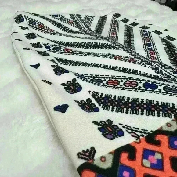 Women’s XS Colourful Pattern Pencil Skirt with a  Flattering Back Slit - Picture 4 of 14